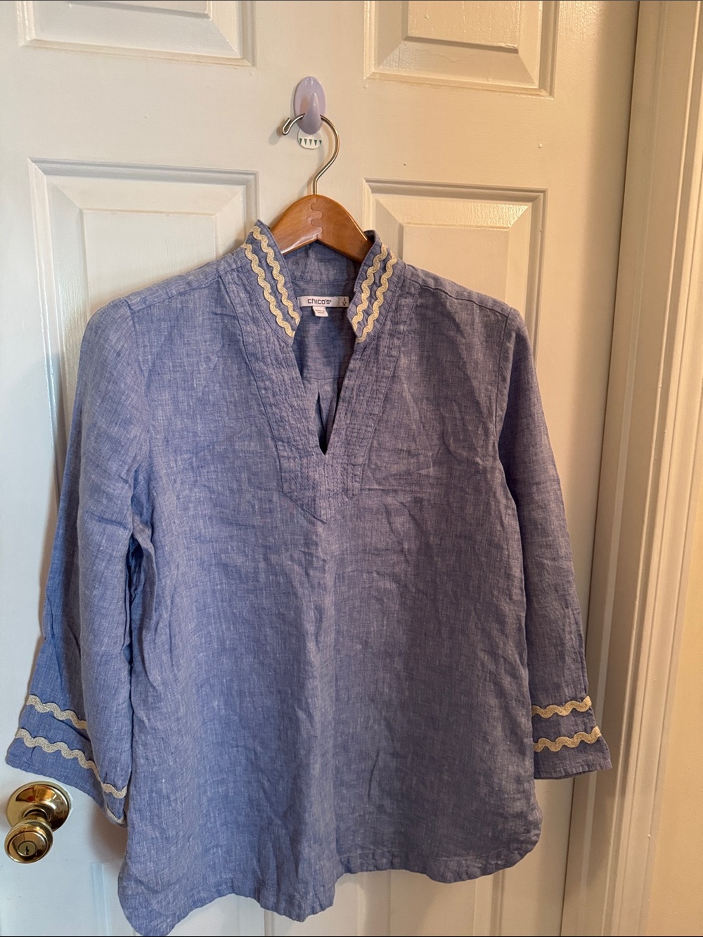 Chico's Lavender Blue Linen Split V-Neck Tunic with Cream Trim